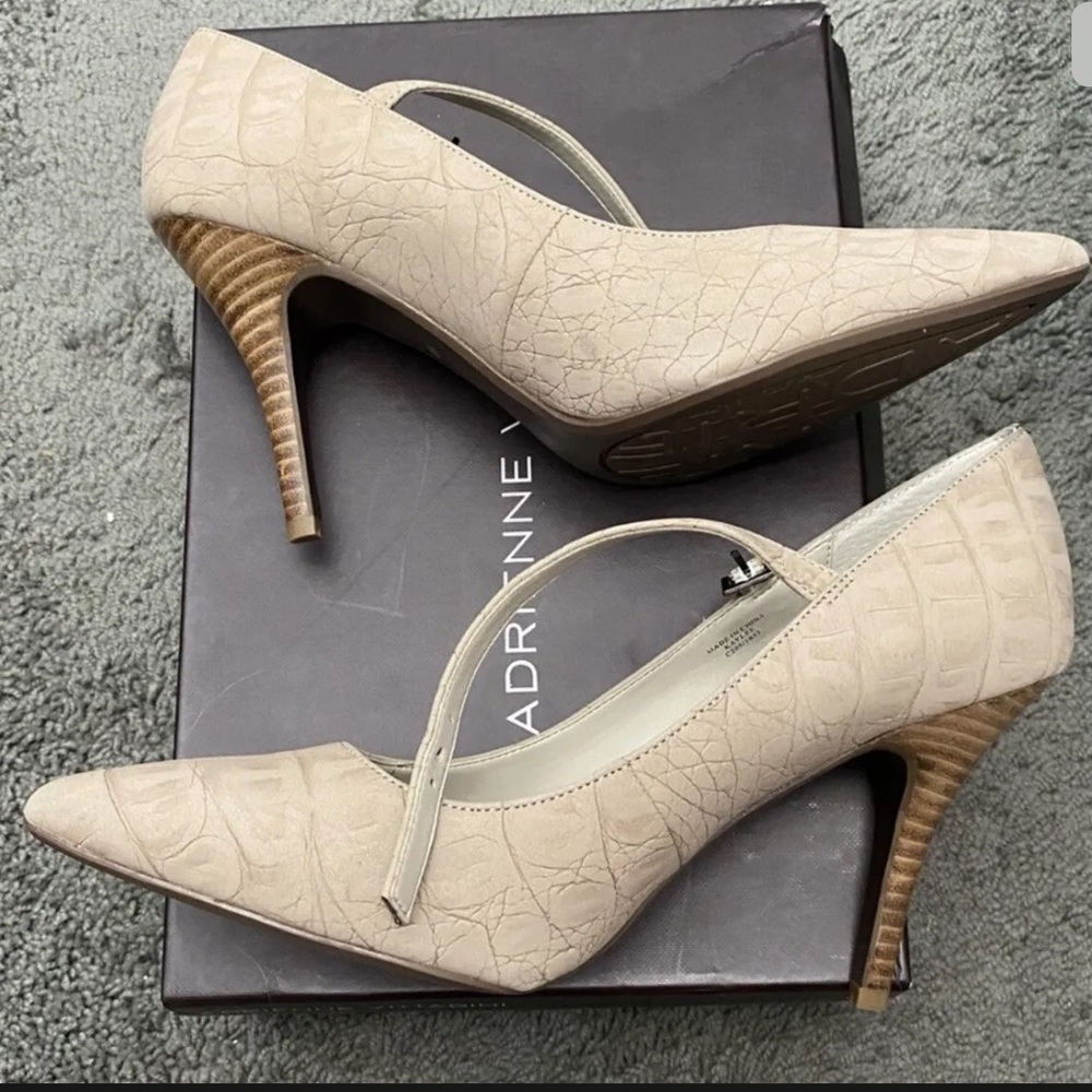 Adrienne  Vittadini Nude heels  NWT